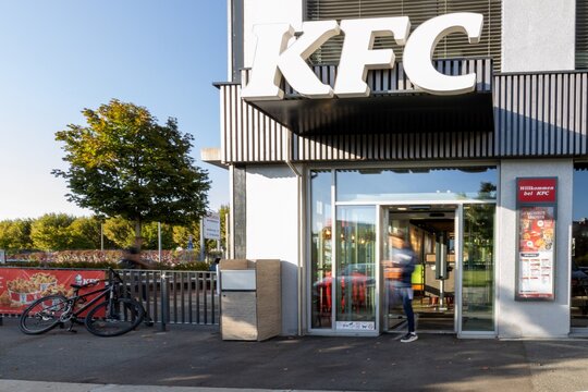 Schnelle Türen für ein Schnellimbiss Restaurant - KFC Volketswil