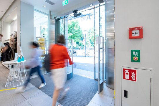 record FlowControl - Personenflusssteuerung im H&M Zürich Bahnhofstrasse