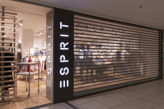 Esprit Store im Einkaufszentrum "Zugerland"