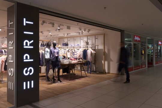 Esprit Store im Einkaufszentrum "Zugerland"