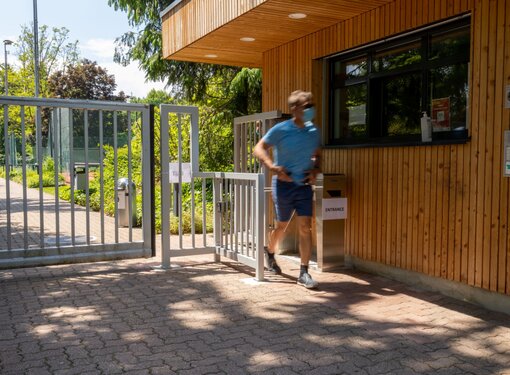 Kontrollierter Peronenzugang im Aussenbereich