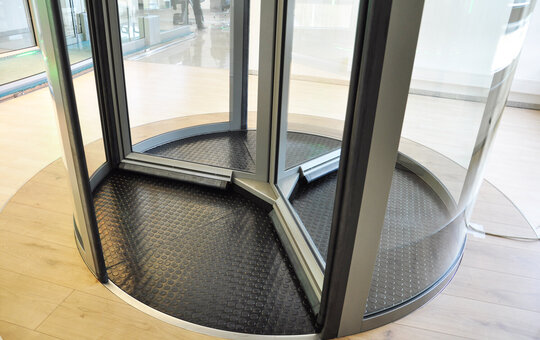 revolving door_K 32_Blasi event