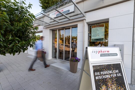 Des portes a rupture de ponts thermiques - La pharmacie Toppharm Storchen à Safenwil