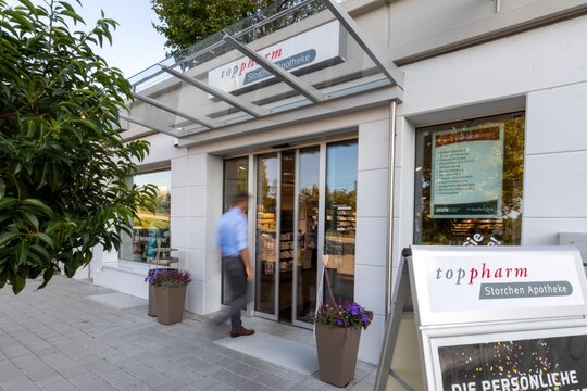 Des portes a rupture de ponts thermiques - La pharmacie Toppharm Storchen à Safenwil