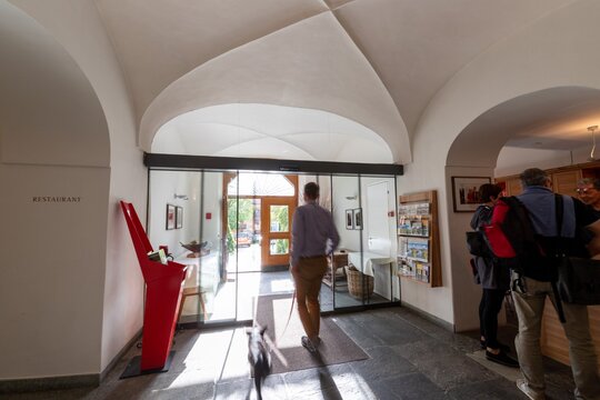 Une modernisation de portes pour un hotel de grande valeure historique - Hotel Bodenhaus Splügen