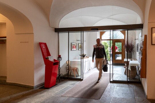 Une modernisation de portes pour un hotel de grande valeure historique - Hotel Bodenhaus Splügen