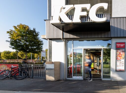 Des portes rapides et fiables pour un restaurant casse-croute - KFC Volketswil