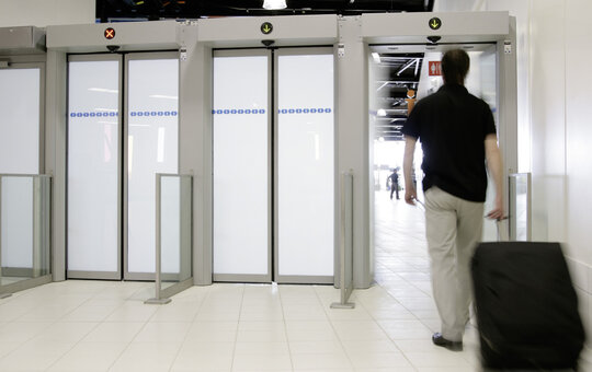 record FlipFlow WIDE – Porte automatique surveillée par capteurs réglant le flux de personnes dans une direction